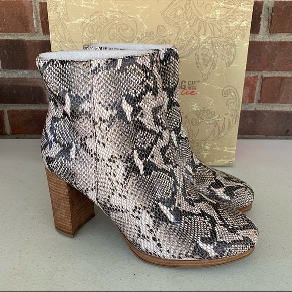 American Rag Shoes - American Rag Women’s Hayes Snake Print Leather Block Heel Ankle Boots US 9 M